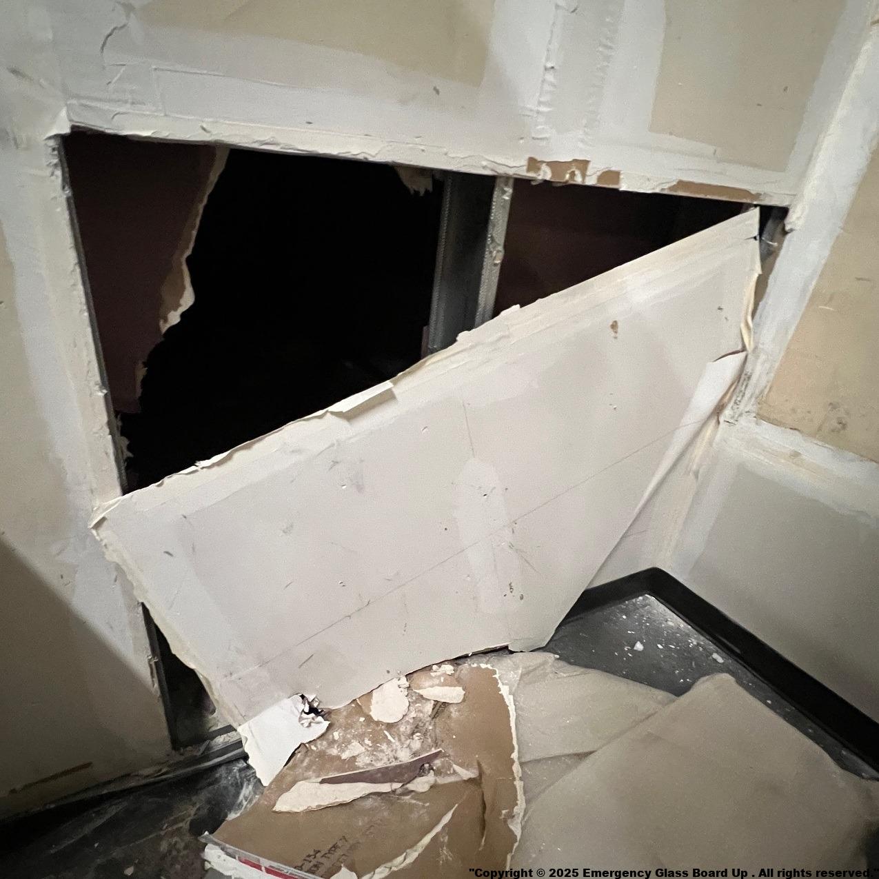 Emergency board Up Fort Washington Accident Incident Burglary Storefront Window Door Commercial Residential Express Glass Replacement